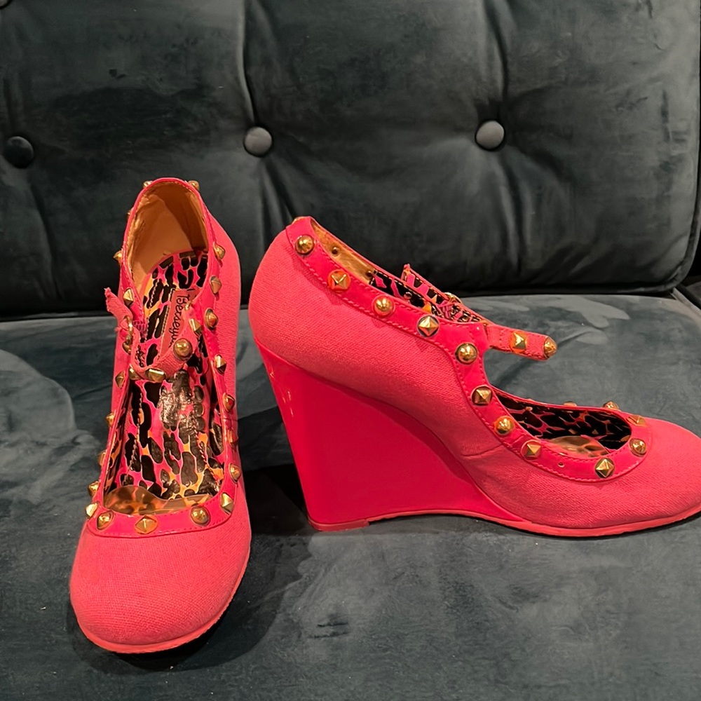 Betseyville wedges